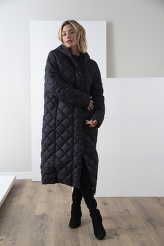 CAMPERA LARGA MAXI OJOROJO COLOR NEGRA
