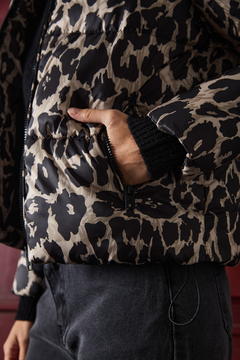 CAMPERA ANIMAL PRINT OJOROJO en internet
