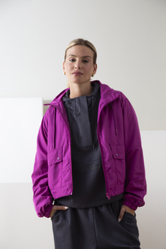 CAMPERA VICTORIA ROMPEVIENTO FUXSIA