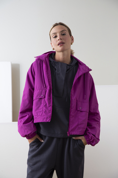 CAMPERA VICTORIA ROMPEVIENTO FUXSIA - comprar online
