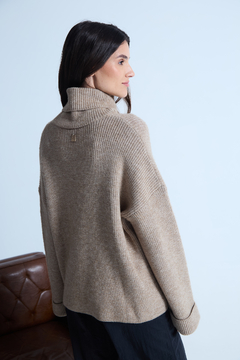 SWEATER POLERA OJOROJO VANINA BEIGE en internet
