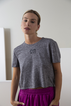 REMERA GYM OJOROJO IMPORTADA GRIS MELANGE.