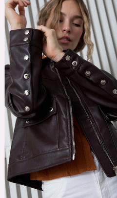 CAMPERA DE ECOCUERO OJOROJO CHOCOLATE