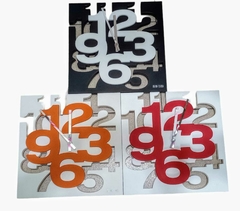 reloj de pared grande con relieve