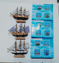 Barco fragata de madera grande con caja - comprar online