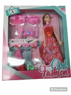 Caja de muñeca con vestidos y accesorios