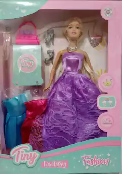 Muñeca princesa con vestidos y accesorios