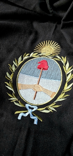 RUANA ESCUDO NACIONAL (NEGRA) - comprar online