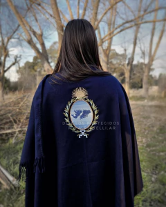 RUANA ESCUDO MALVINAS ARGENTINAS- AZUL MARINO - comprar online