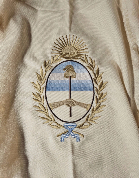 RUANA ESCUDO DORADO DEGRADE (Beige)