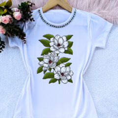 T-SHIRT - FLORES - COM PEDRARIAS