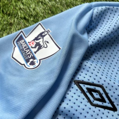 Imagen de CAMISETA RETRO - MANCHESTER CITY 2011/12 - "KUN" AGUERO