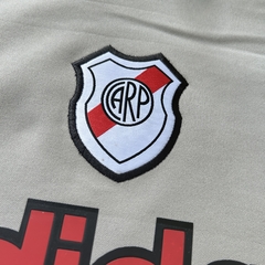 BUZO RETRO - RIVER PLATE 1996 - GRIS - tienda online