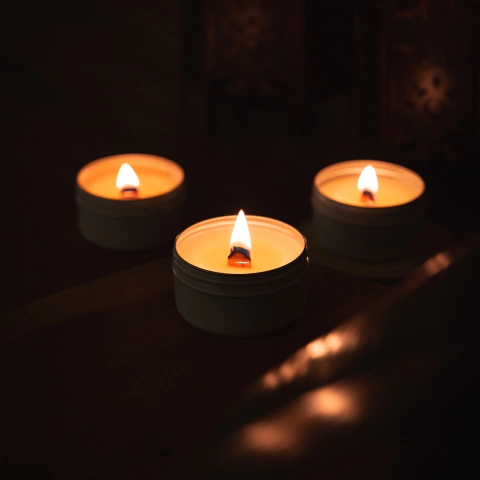 Vela lights down low - 90g