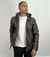 JAQUETA PU COM CAPUZ REMOVÍVEL MARROM - Zarref Moda Masculina
