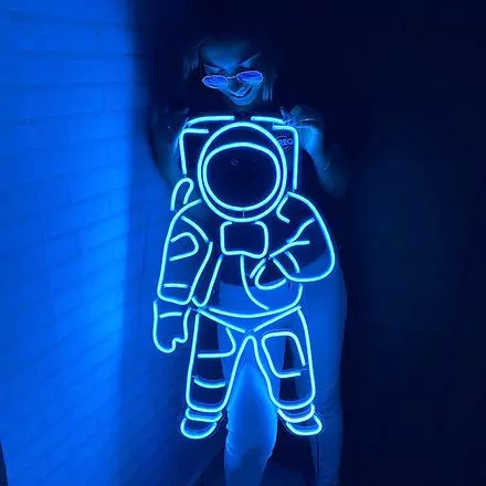 Luminária Neon Led Astronauta 45x80cm