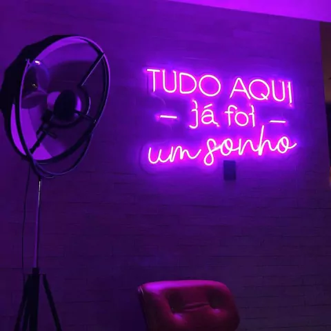 Luminária Neon Led Tudo aqui já foi um sonho 90x56cm