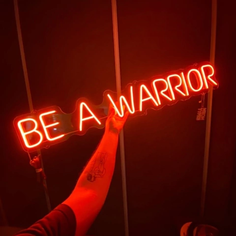 Luminária Neon Led Be a warrior 100x12cm
