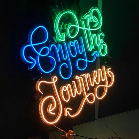 Luminária Neon Led Enjoy the journey 80x75cm