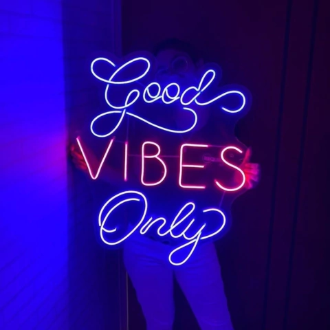 Luminária Neon Led Good vibes only 61x74cm