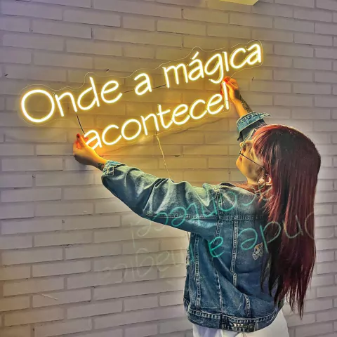 Luminária Neon Led Onde a mágica acontece 90x27cm