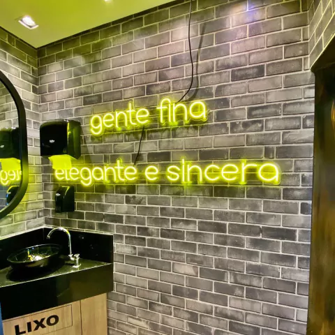 Luminária Neon Led Gente fina elegante e sincera 154x40cm