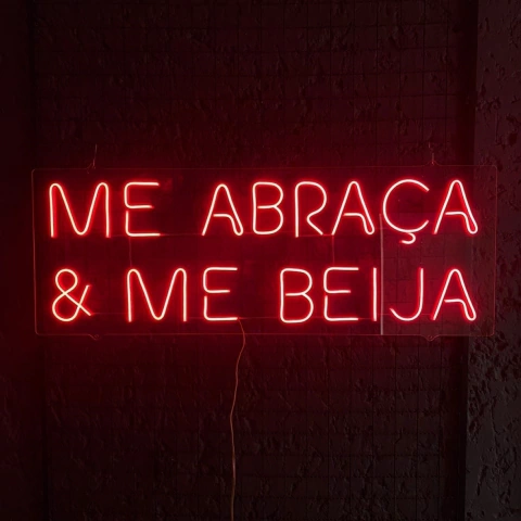 Luminária Neon Led Me abraça e me beija 110x42cm