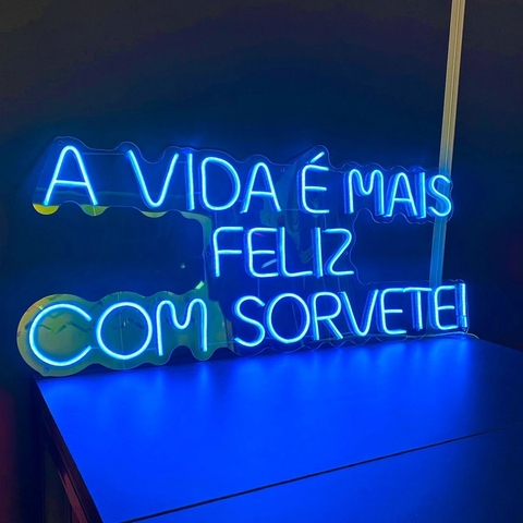 Luminária Neon Led A vida é mais feliz com sorvete 90x36cm