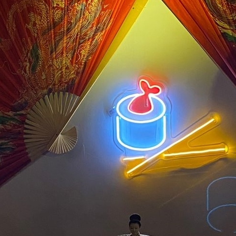Luminária Neon Led Sushi com Hashi 52x43cm