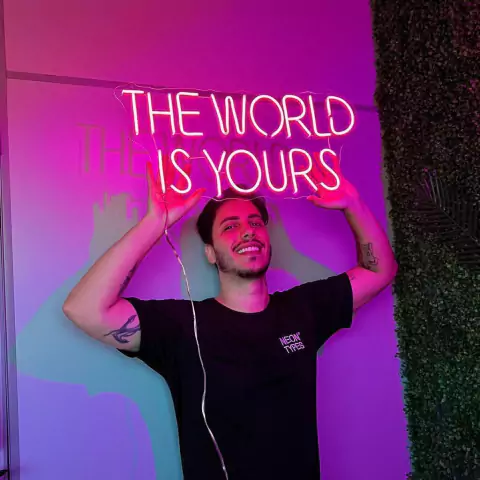 Luminária Neon Led The world is yours 60x25cm