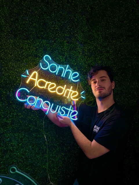 Luminária Neon Led Sonhe, Acredite, Conquiste 51x42cm
