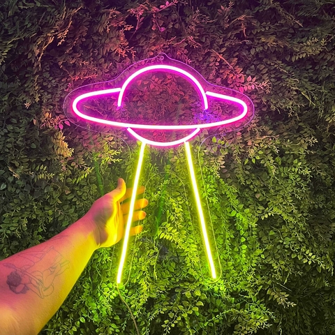 Luminária Neon Nave Disco Voador 33x42cm