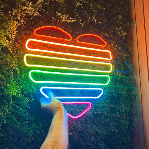 Luminária Neon Led Coração Orgulho LGBT Pride 42x40cm