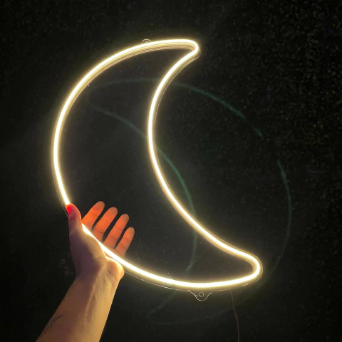Luminária Neon Led Lua crescente 30x50cm