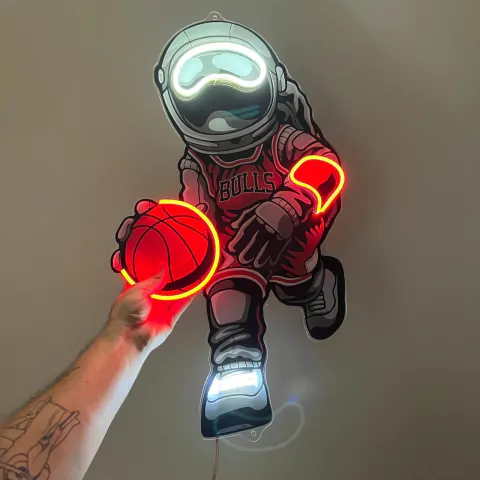 Luminária Neon Led Astronauta 34x62cm