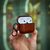 CASE AIRPODS SIMIL CUERO en internet