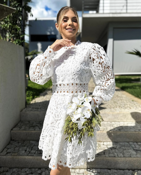 Vestido Curto Manga Longa Rodado em Renda de Guipir - comprar online