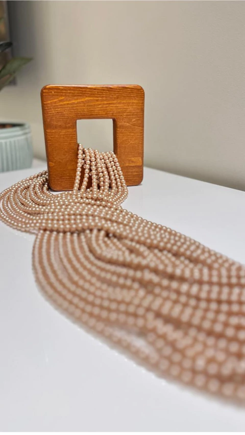 Colar de Mesa Decorativo de Pérolas com Madeira - comprar online