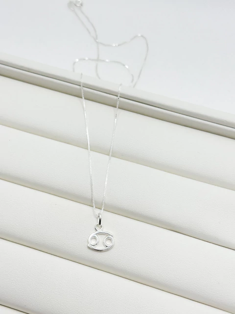 Colar pingente signo gêmeos