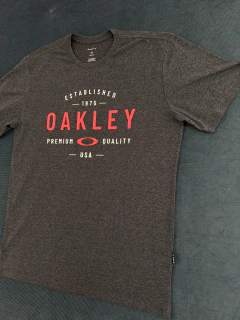 CAMISETA OAKLEY L (G) na internet