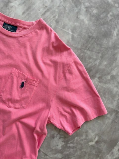 CAMISETA POLO RALPH LAUREN ROSA COM BOLSO - M - comprar online
