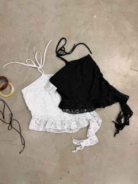 Top en pico de encaje