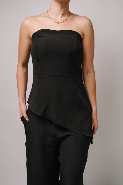 Blusa Alfaiataria Assimétrica Preta - comprar online