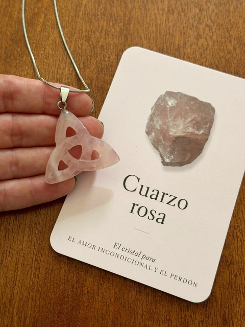 Collar piedra natural nudo cuarzo rosa