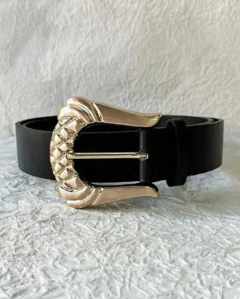 Cinturón con hebilla decorativa