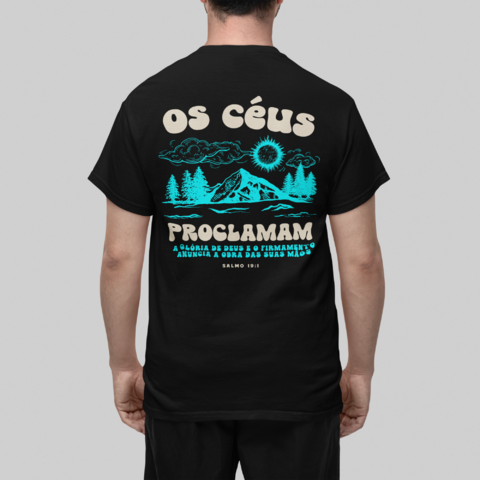 CAMISETA TRADICIONAL "OS CÉUS PROCLAMAM A GLÓRIA DE DEUS"