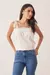 Regata feminina off-white com alças laço e detalhe em elástico acima do busto, leve e elegante.