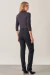 Blusa daniela gola rolê preta, foto verso com foco no produto