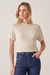 Blusa damaris branca, frete frontal com foco no produto.