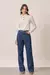 Calça wide leg jeans azul com bolsos cargo vista frontal
